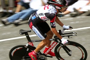 开云体育在线-浓眉带队取胜，吉林队战术压制雄鹿，一场东西方篮球智慧的碰撞